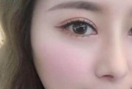 拜托,双眼皮都没有就想撩男神?