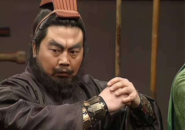 无论面对刘关张还是曹营6将,吕布都在打了一阵子后选择跑路.