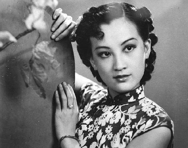 童年时与父母失散,恋情频遭打击至精神崩溃,临终前生母不敢相认_周璇