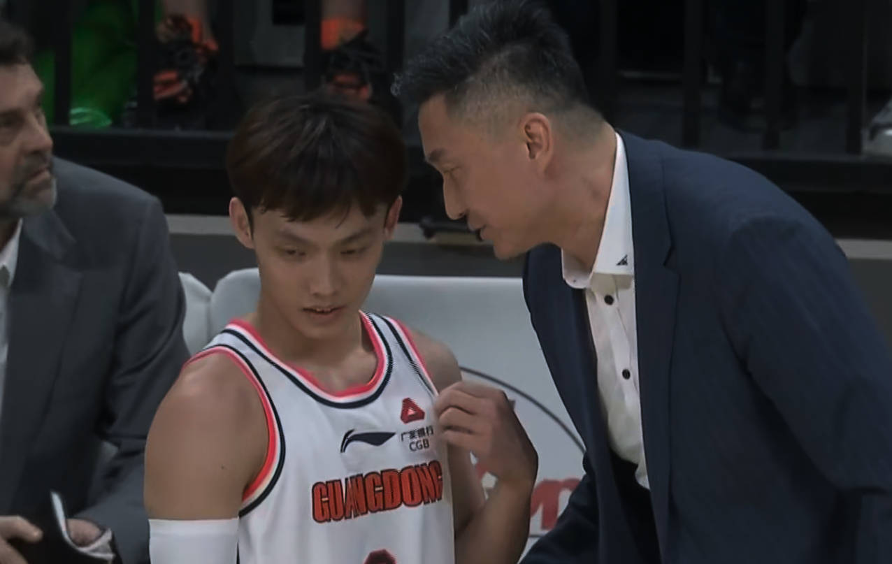 广东终于截获"加强版赵睿"!杜锋迎来新黑白矮