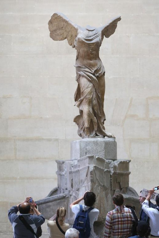 而在其中最出名的三件产品分别是,断臂的维纳斯和胜利女神,还有