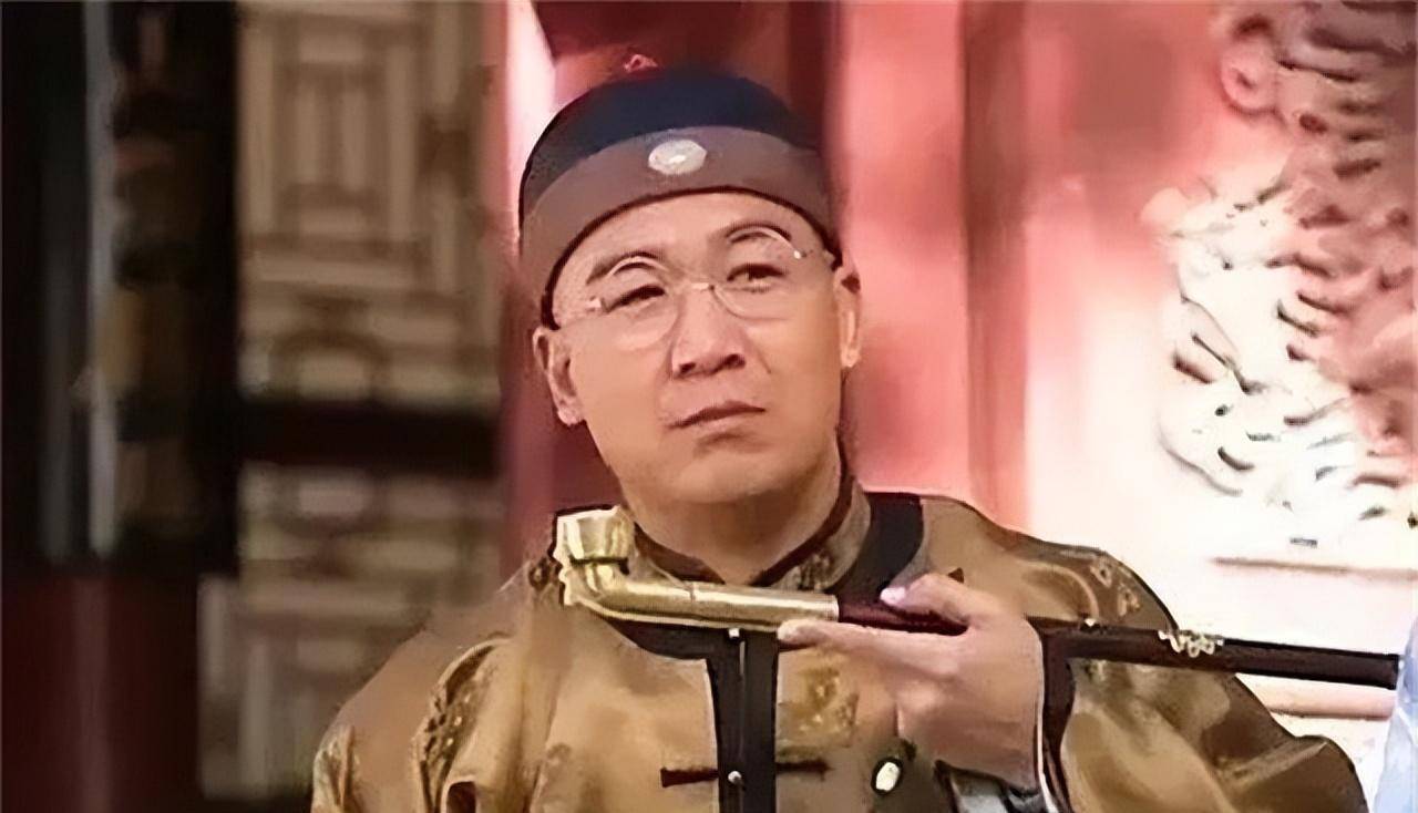 纪晓岚出一上联:"鼠无大小皆称老",知县听完,表示:千古绝对