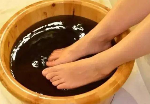睡前艾叶泡脚!也许能帮你解决这五类问题,可以试试!