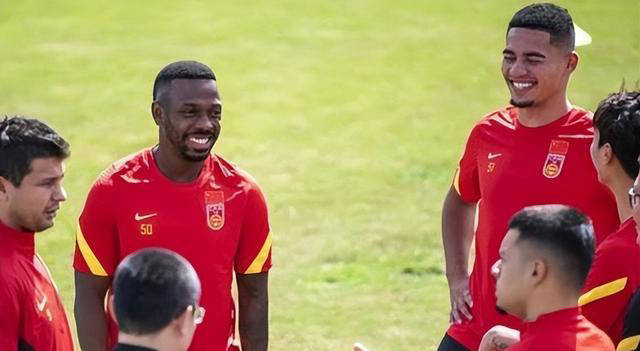 国足阵容大洗牌!4位外籍球员首发,3主力离队,门将换人替代