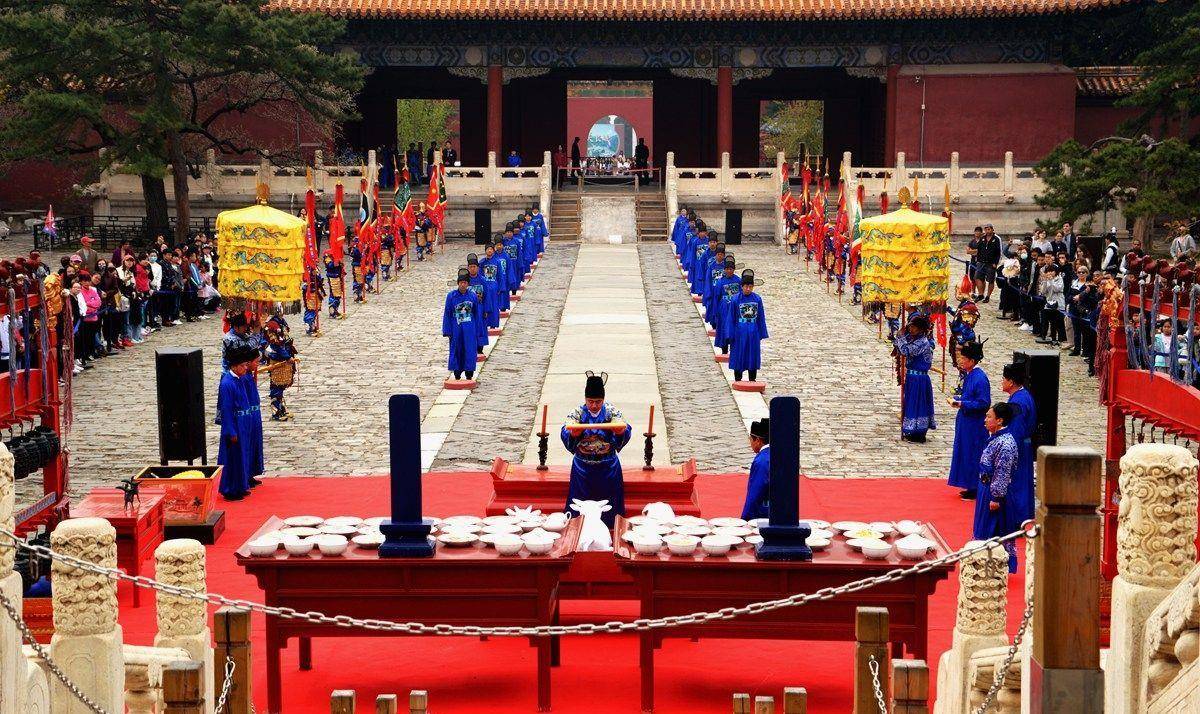 而事实上,清东陵和清西陵作为河北省比较有名的景区,两个陵园一共葬下