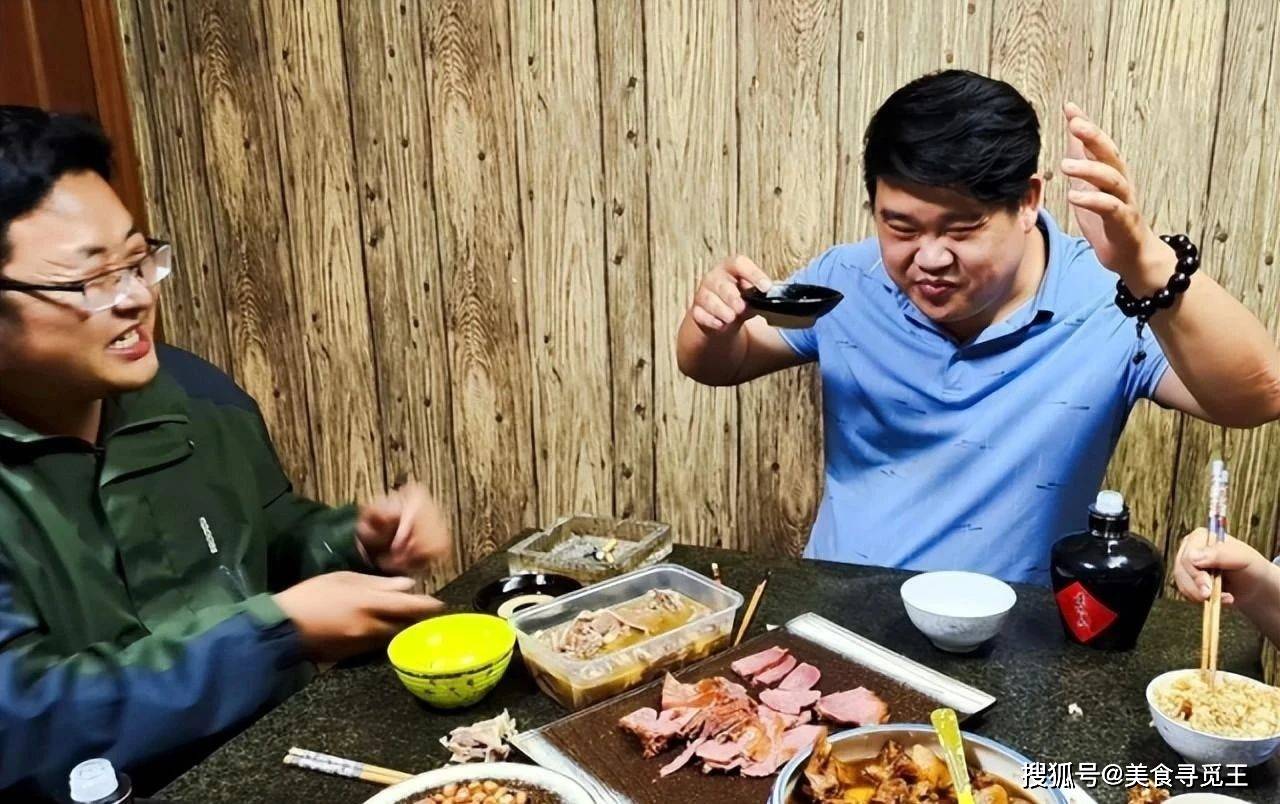 夏天喝白酒,这4个"坏习惯"趁早改掉,危害不小,看看你有没?