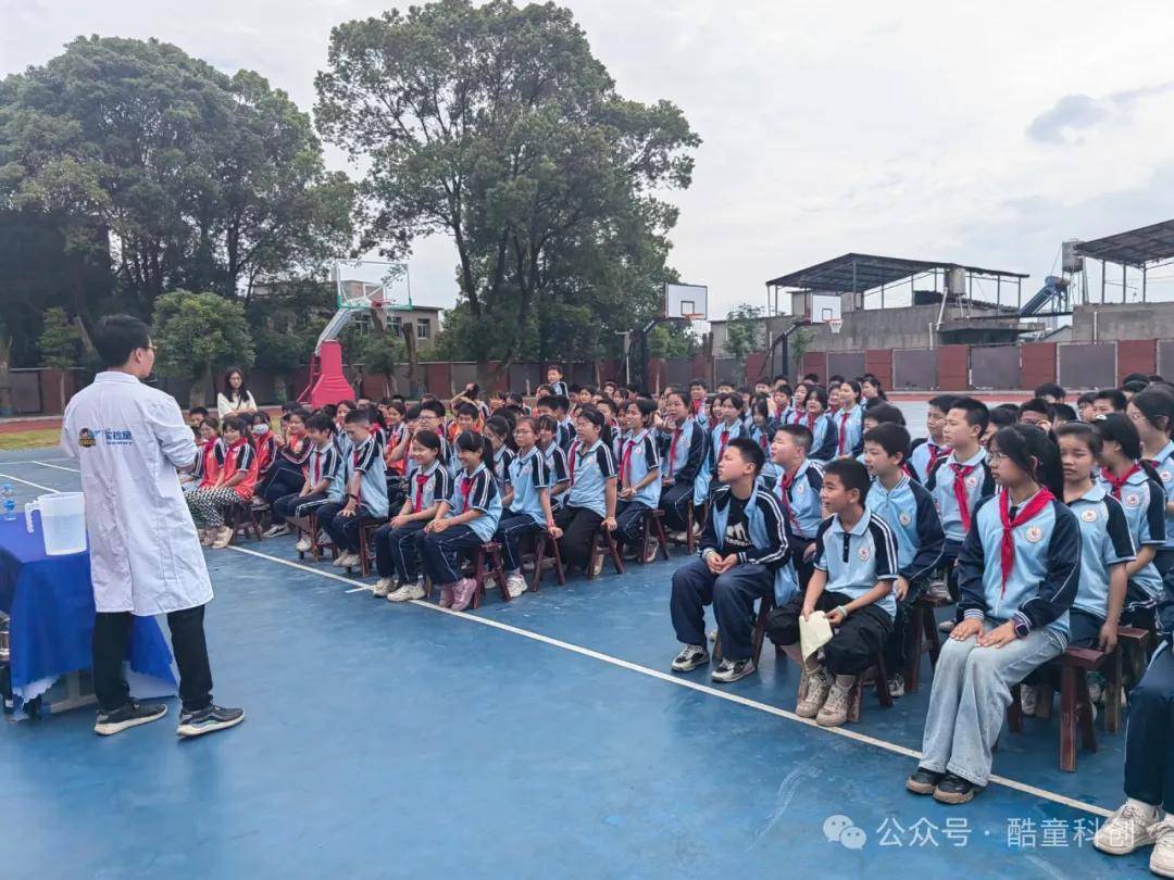 酷童科创科普进校园——走进芳草学校复兴路校区
