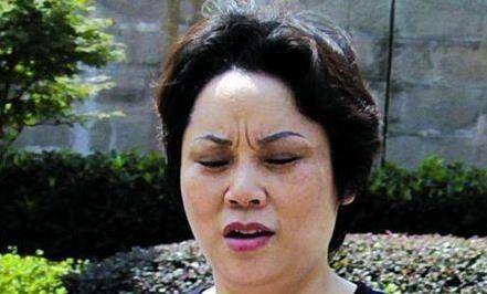 中国黑帮女大佬,为了让自己开心,养着16名年轻男子_谢才萍_女人_男人