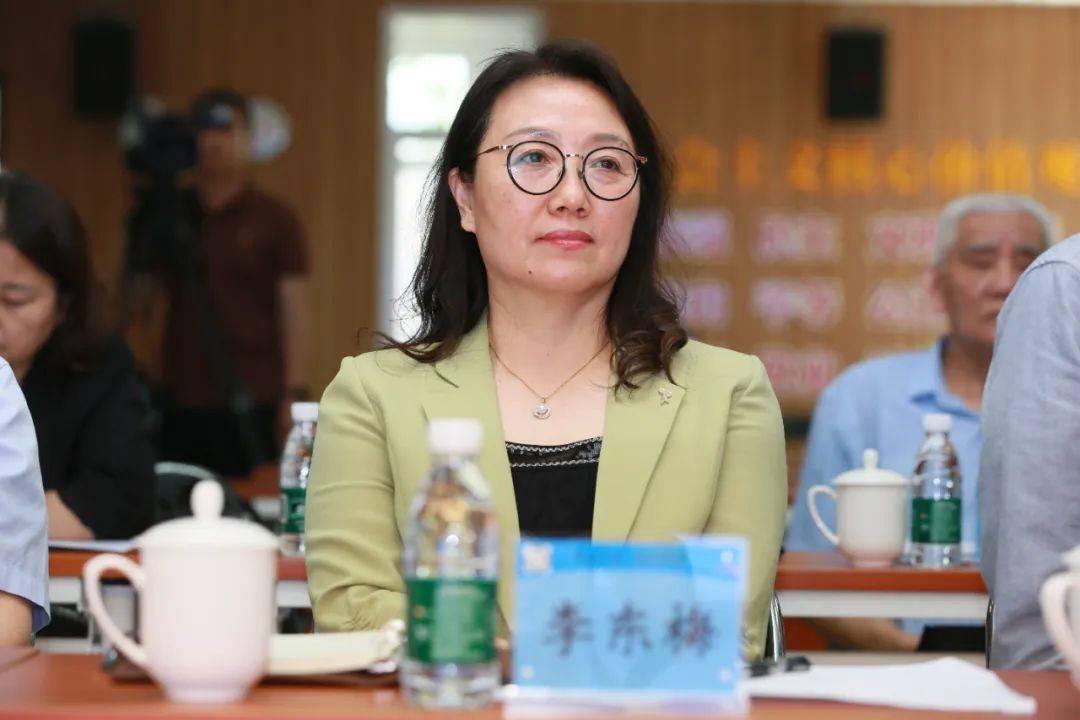 刘雍潜,中小学专业委员会副秘书长,北京教育学院信息学院副院长胡淑均