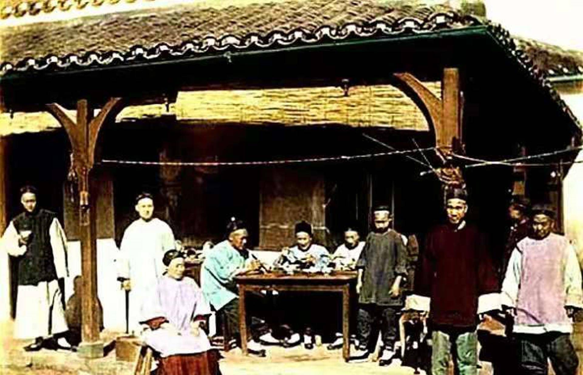 清代奇案:少女自缢,开棺验尸身下竟现死婴,巡抚断案道破原委