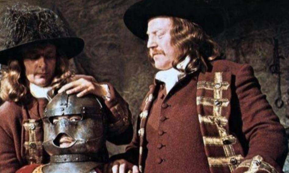 法国铁面人犯:一生都没摘下面具,死后消除痕迹,身份无人知晓