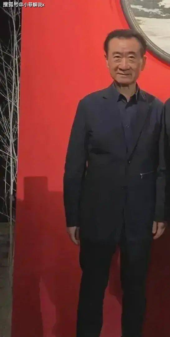 王健林还清6000亿债后终于现身!脸色惨白身形瘦弱