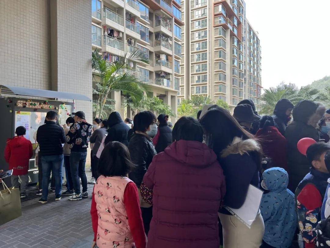 丁女士与艾特有礼的缘分始于她所居住的龙瑞佳园里的礼品柜.