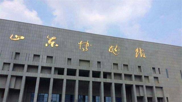 "山东博物馆"字体屡遭调侃,本地人呼吁换掉牌匾,到底该不该换