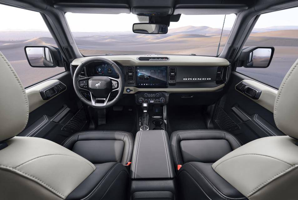 福特烈马长滩版的内饰设计同样出色,材质和做工的提升使得整个内饰