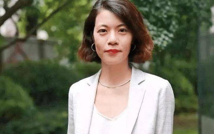 从"万人追捧"到"万人炮轰",复旦网红教授陈果,到底做错了什么?