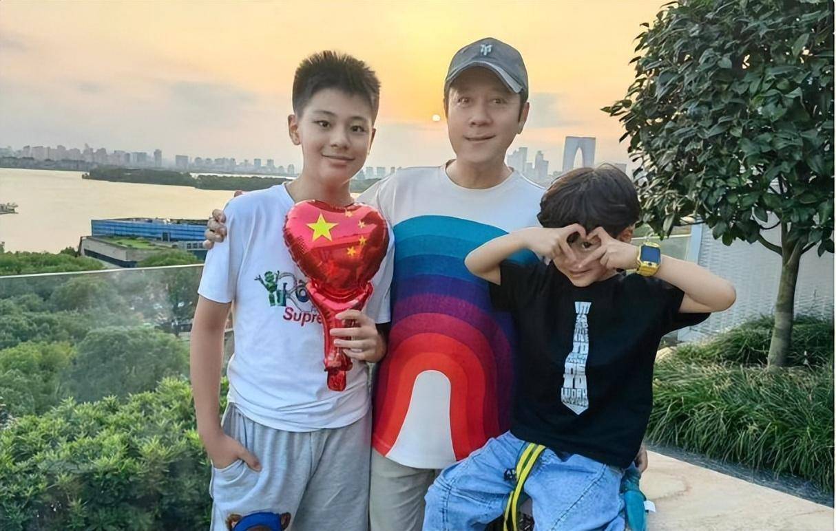 55岁蔡国庆发文恭喜儿子,一路走来家庭美满_秦娟_瑞婷_生活