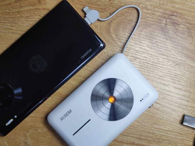 西圣PB充电宝:无线充电新纪元,便携高效的出行伴侣