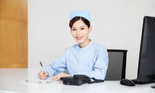 获得护士执业资格证书需要通过国家统一的护士资格考试,考试合格后方