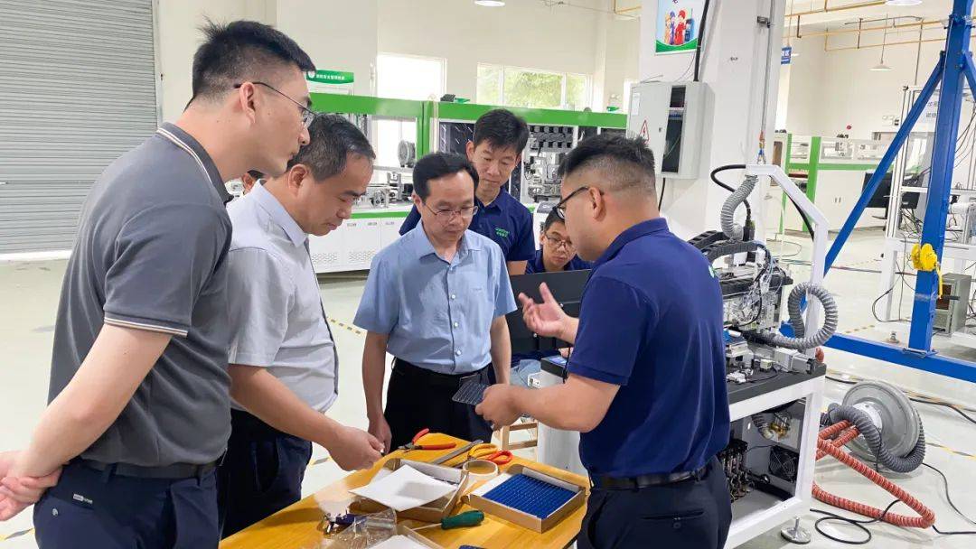 中南财经政法大学工商管理学院吴海涛院长一行莅临中步擎天交流指导