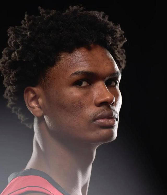 个赛季在nba全新人阵容中至少有一名代表球员,前几位分别是杰肖恩·泰