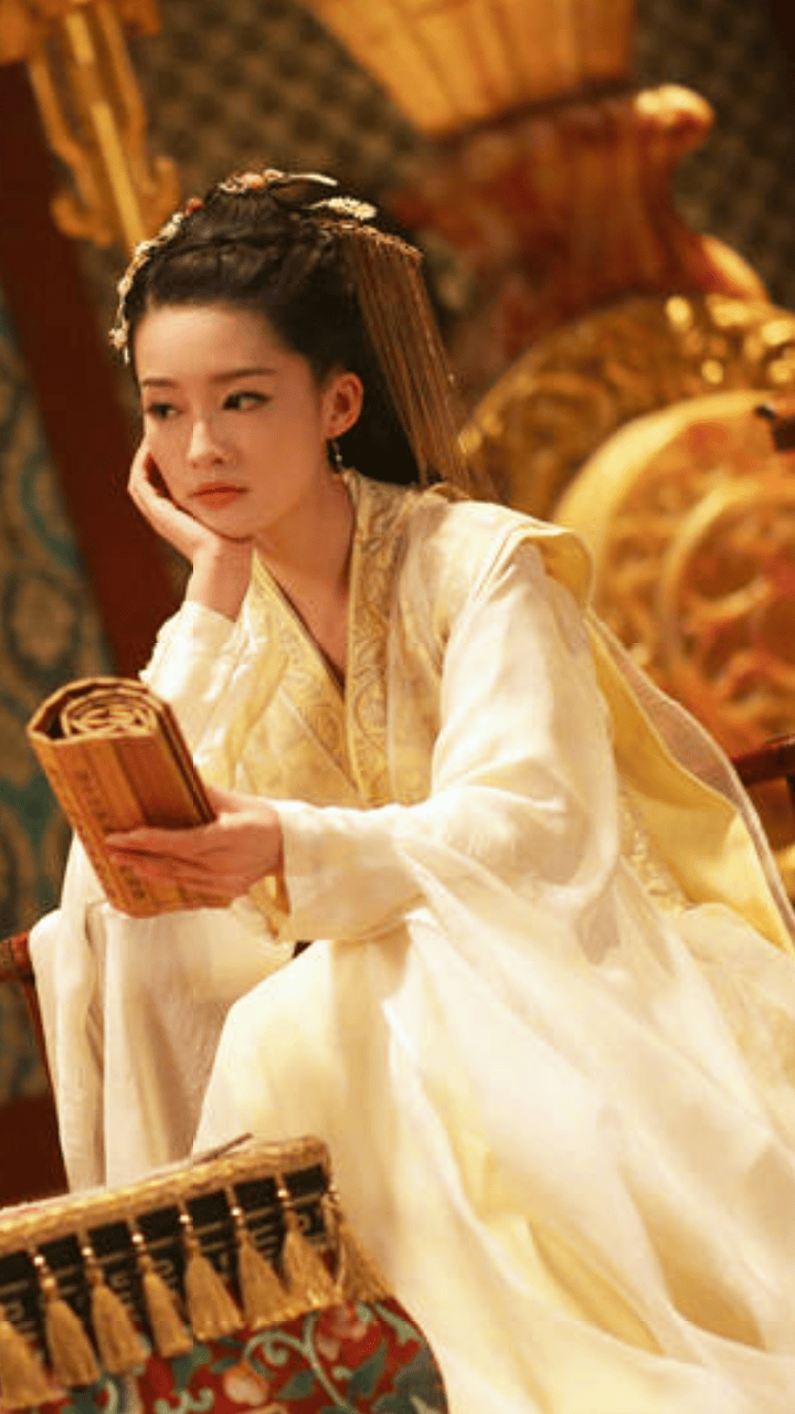 李小冉晒聚餐照,高露李沁王晓晨get同款动作,四人同框逆龄生长