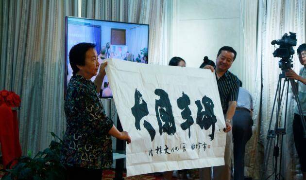 她毕业于哈工大,后进入东海舰队工作,55岁官至少将,父亲很优秀_霍玲