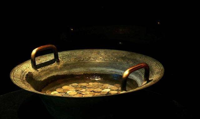 古代洗脸盆有什么黑科技?摩擦"耳朵",里面的水就会喷出来