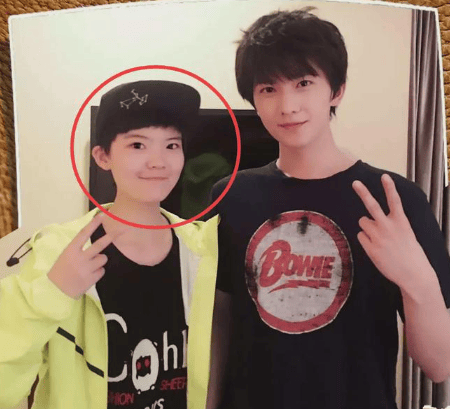 她透露杨洋和张天爱曾有过恋爱关系,因此杨洋曾阻止乔欣聘用她,但乔欣