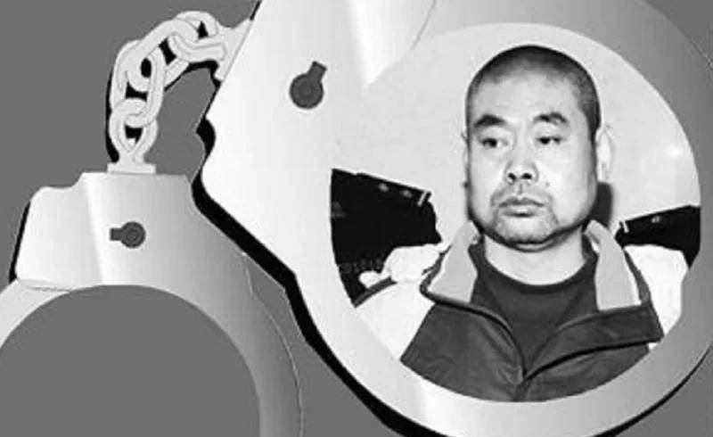 2002年,一尊佛像在香港进行拍卖,竟牵出保卫部主任盗卖国宝大案