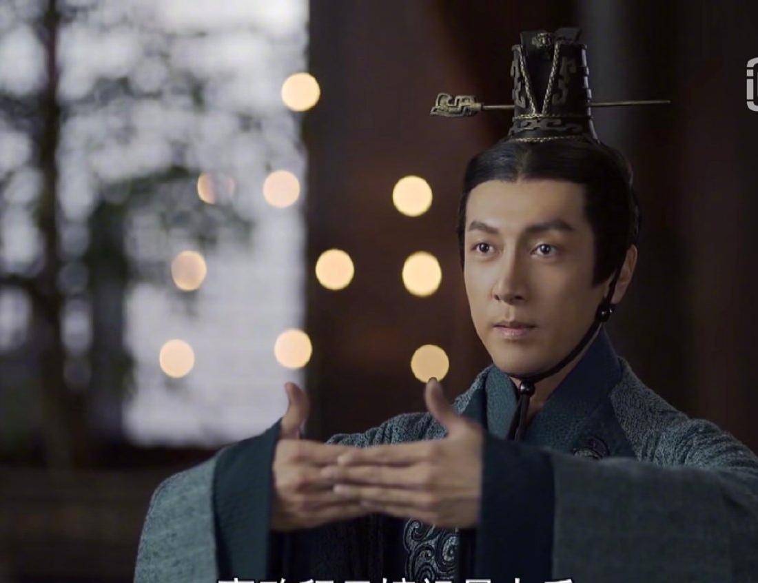 剧情开始时,实际年龄已经40岁的张鲁一,不仅需饰演13岁的嬴政,还需