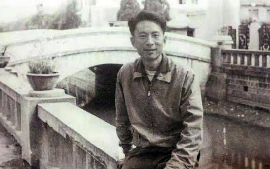 "高营长"冯喆:67出身名门,爱上川剧名伶,49岁绝望自杀