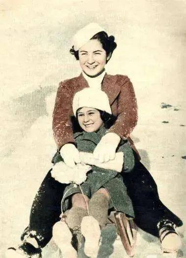 纵欲而死的埃及末代国王,两任妻子离开他都生活得更幸福