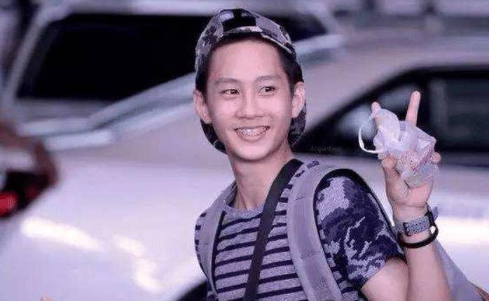 9年过去,五道杠少年和"不屑弟"结局怎样?一个民办,一个哈佛