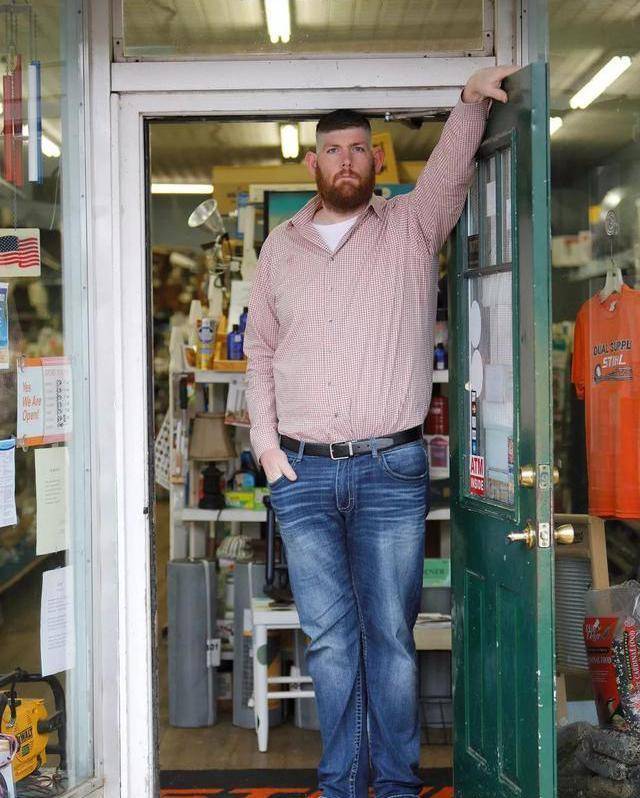 37年前那个刚出生就14.5斤,轰动全美国的"巨婴",现在怎样了