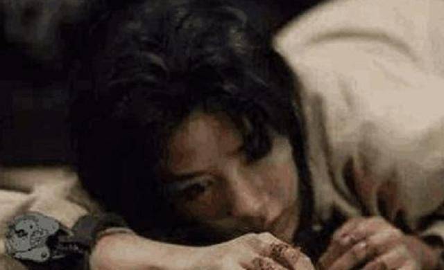 这其中像我们知道的"腰斩""车裂"等酷刑,还出现了针对女子的羞辱的