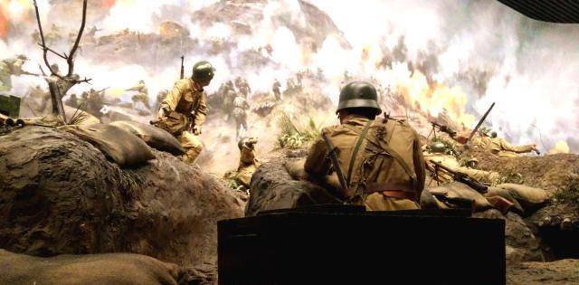 血战昆仑关!邱清泉操起一把砍刀,哇哇大叫着往上扑去!