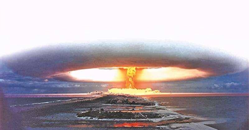 原子弹爆炸半衰期动不动就几万,为何广岛和长崎现在就能住了?