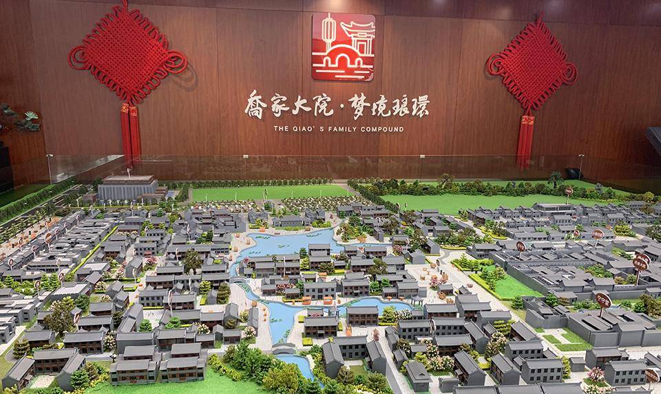 2019年,乔家大院被摘牌后:商业街被一天拆完