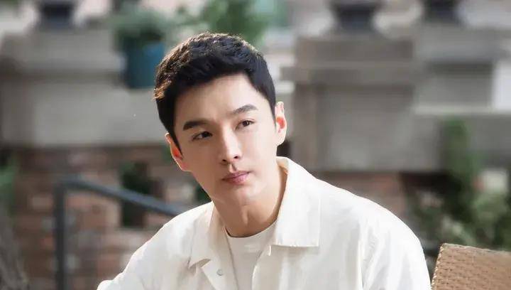 张昊唯《庆余年2》与《老家伙》同时热播,演技多变,令人难辨!