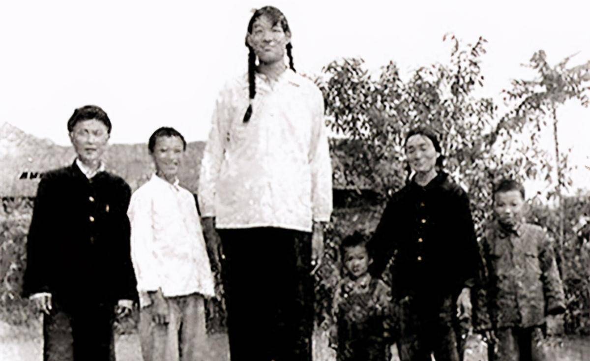 中国第一女巨人:14岁就比姚明还高,遗体保留37年不火化