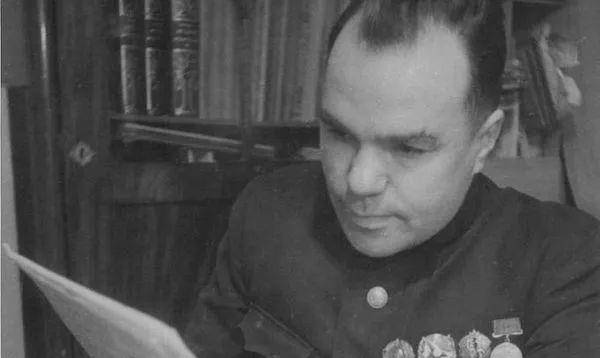 《帝国的毁灭》剪掉了什么片段?抹黑苏军将领崔可夫,给自己脸上贴金