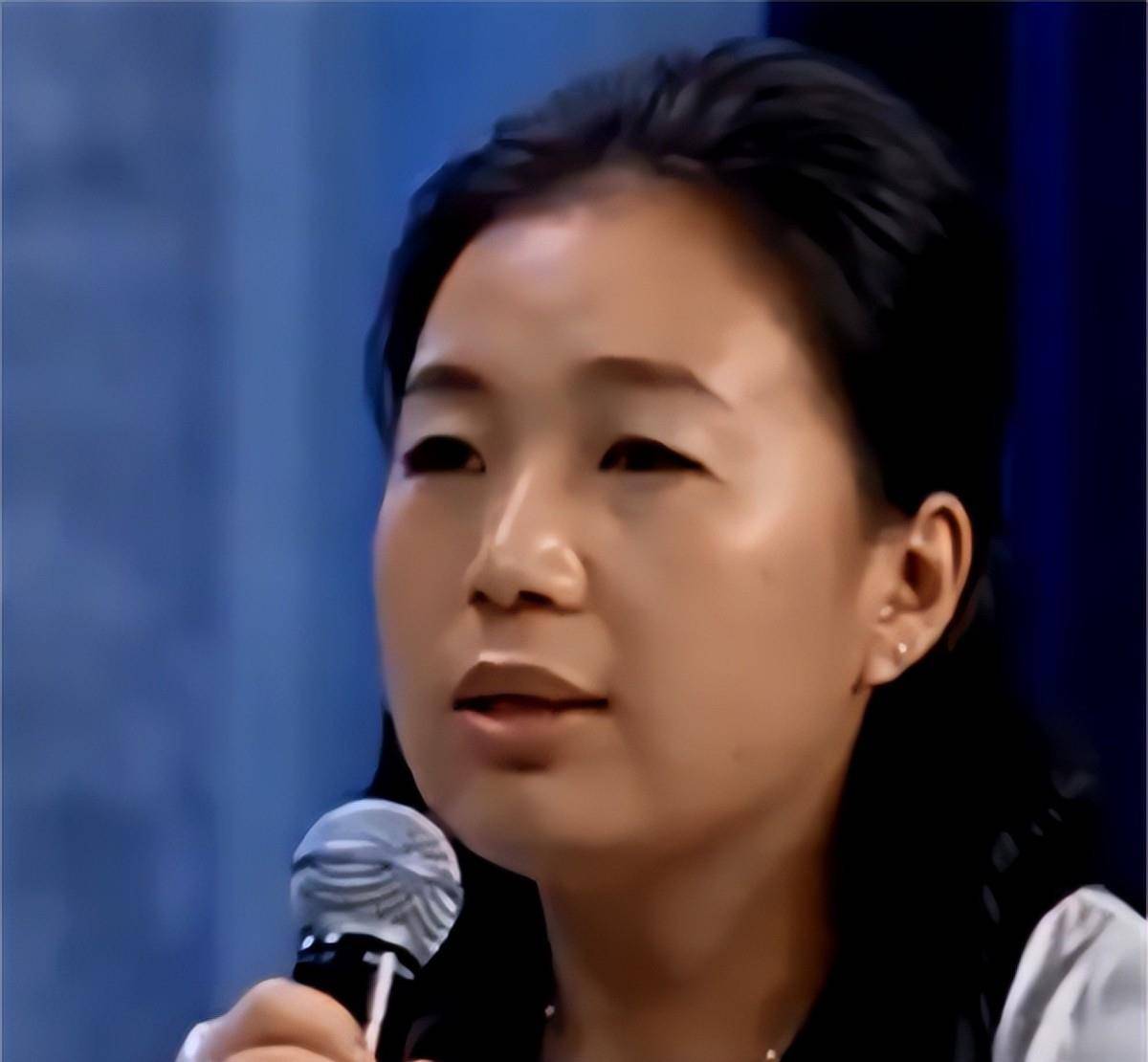 于是,就有了开头在节目上说找白英要钱的这一幕场景,张喜悦觉得钱是