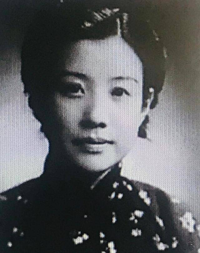 杜月笙5位夫人结局大不同,原配幽禁,两位客死他乡,仅一位善终