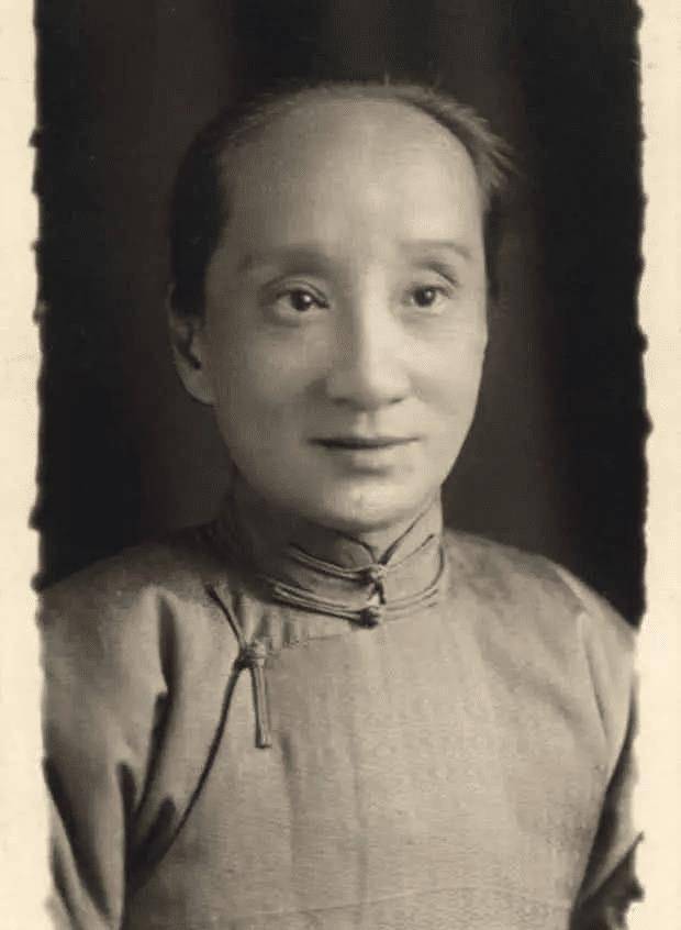 朱安:曾卑微讨好情敌,为让丈夫不厌恶,小脚的她请教小叔学识字