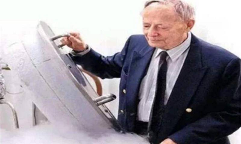 1967年1月12日,这位叫詹姆斯·贝德福的美国富豪因癌去世,去世后的他