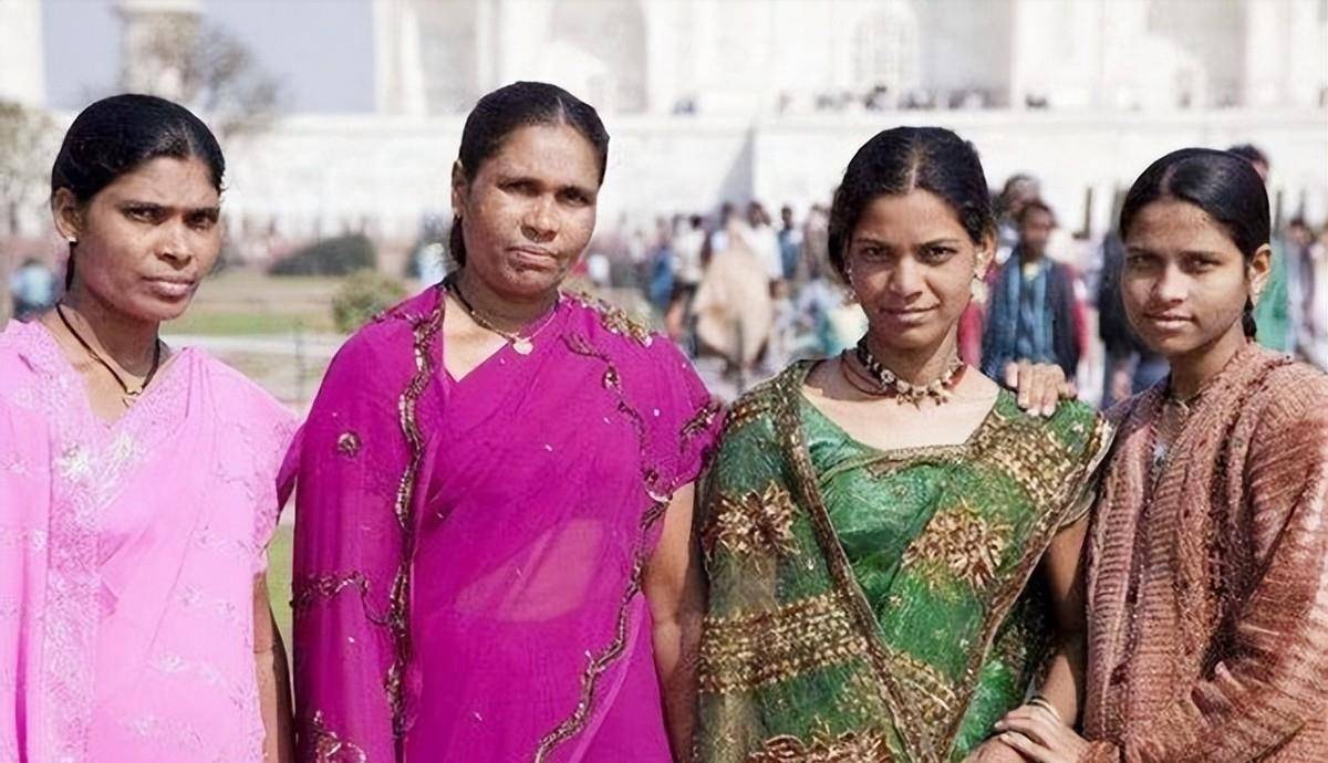 印度首富坐拥845亿,独爱素人妻子35年,背后是他对高种姓的渴望