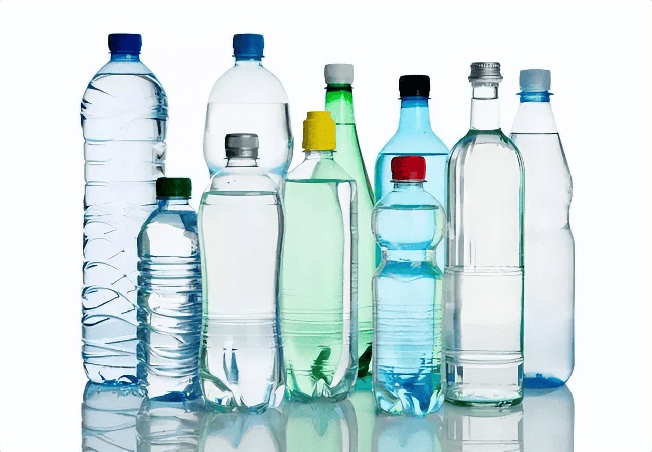 外媒:瓶装水含大量微塑料,对人体有潜在危害!喝什么水才安全?
