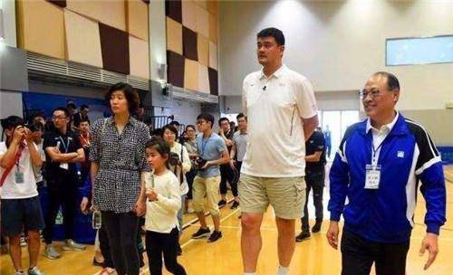 中国女巨人,14岁身高超姚明,一顿吃2斤米,遗体为何37年不火化