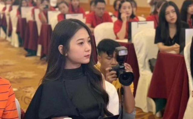 小学没毕业的董事长张曼如,23岁拥78亿身家,人生履历全靠编